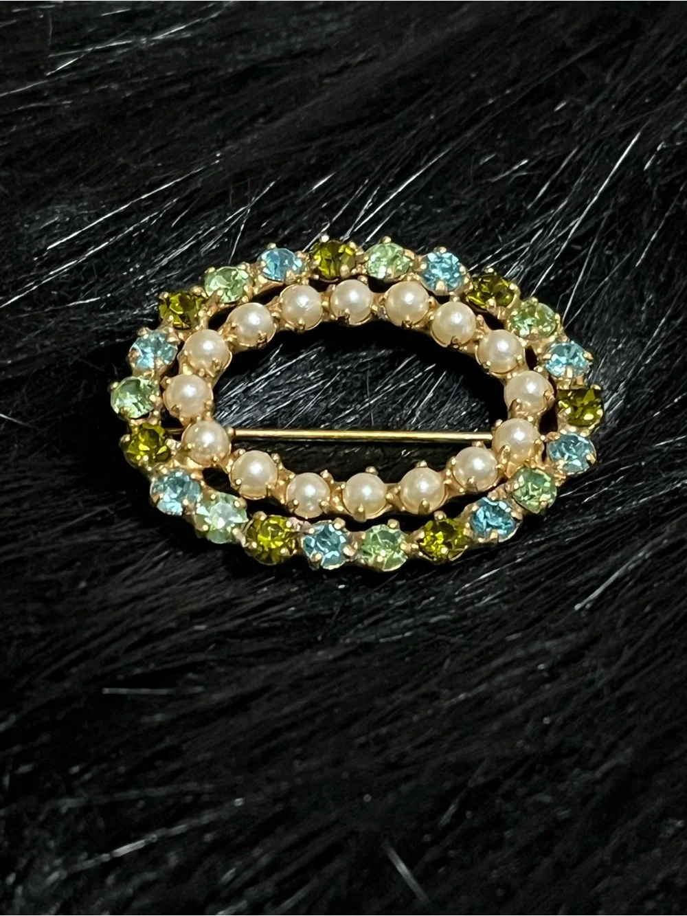 Small Vintage Rhinestone Pearl Brooch